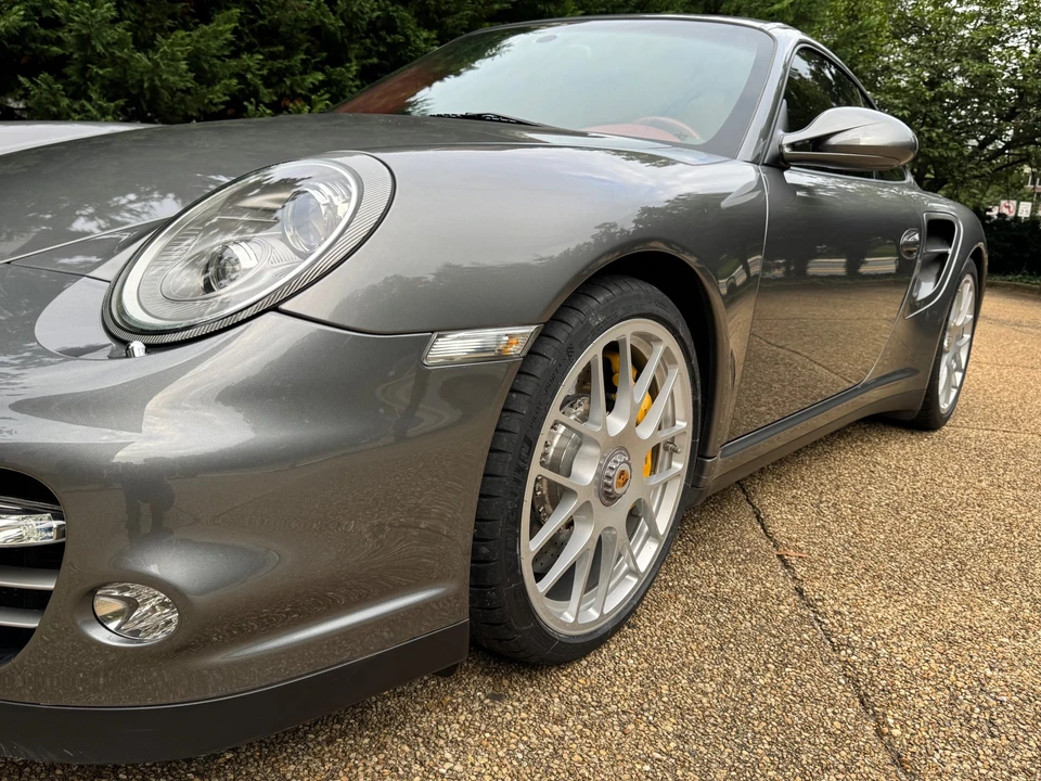 2011 Porsche 997 Turbo - Image 19 of 31