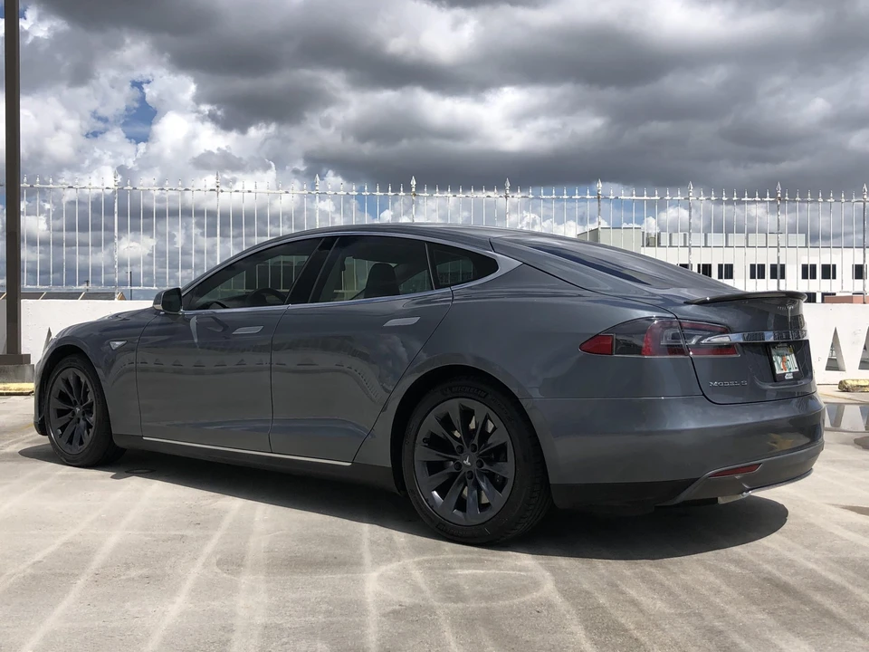 2013 Tesla Model S - Image 9 of 31