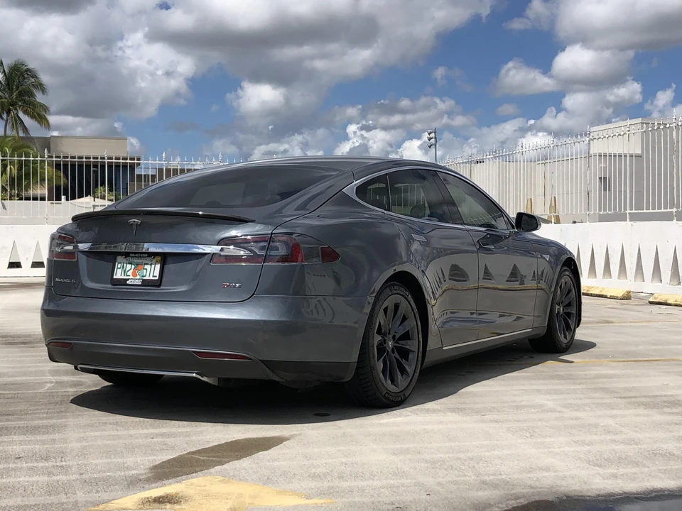 2013 Tesla Model S - Image 19 of 31