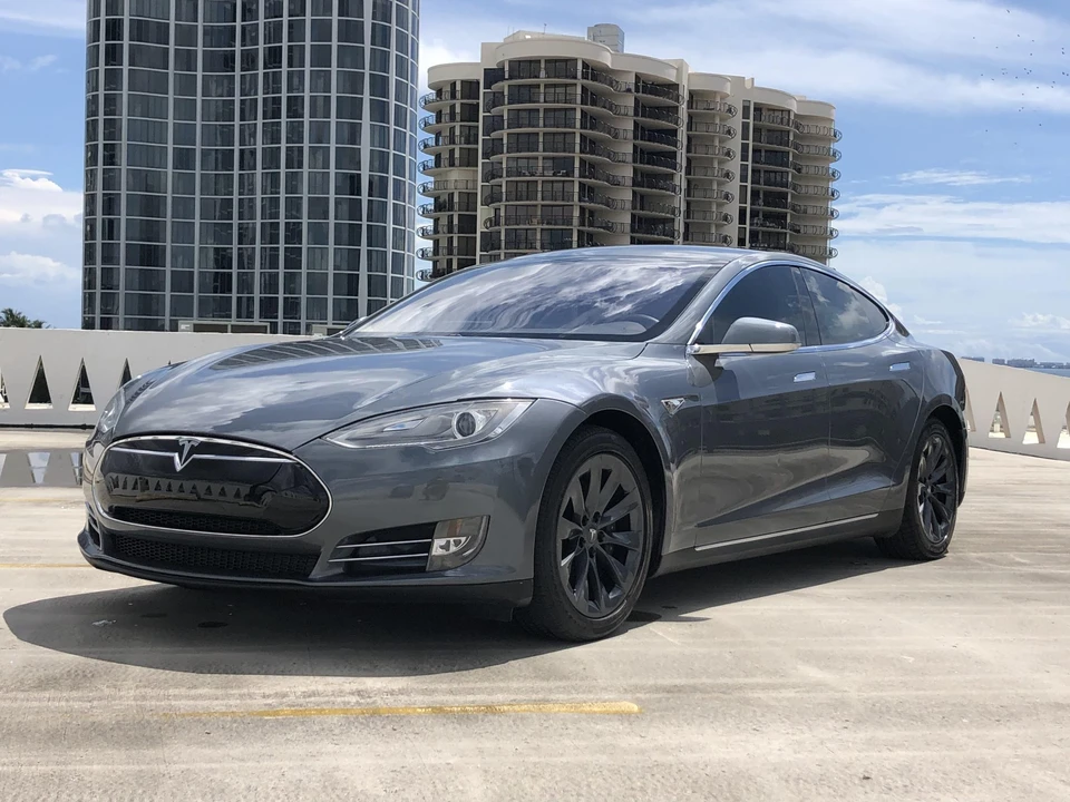 2013 Tesla Model S - Image 2 of 31
