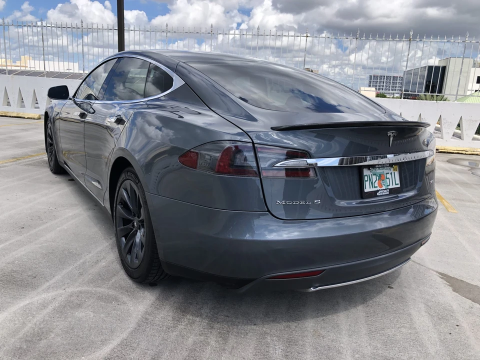 2013 Tesla Model S - Image 14 of 31