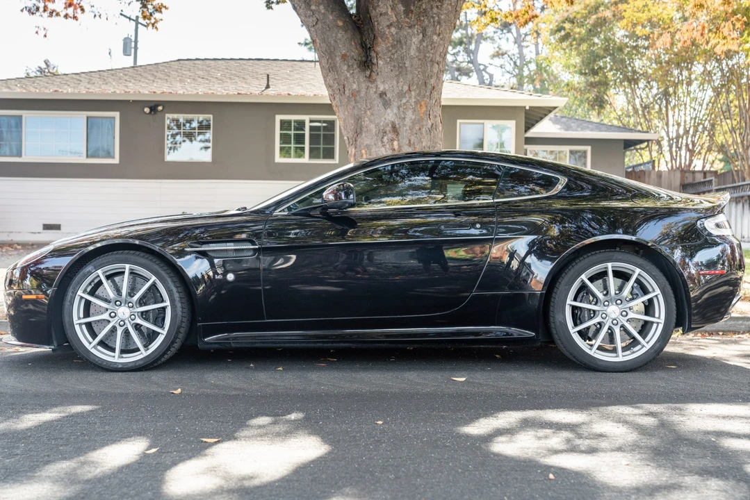 2015 Aston Martin V12 Vantage (2010-2018) - Image 7 of 31