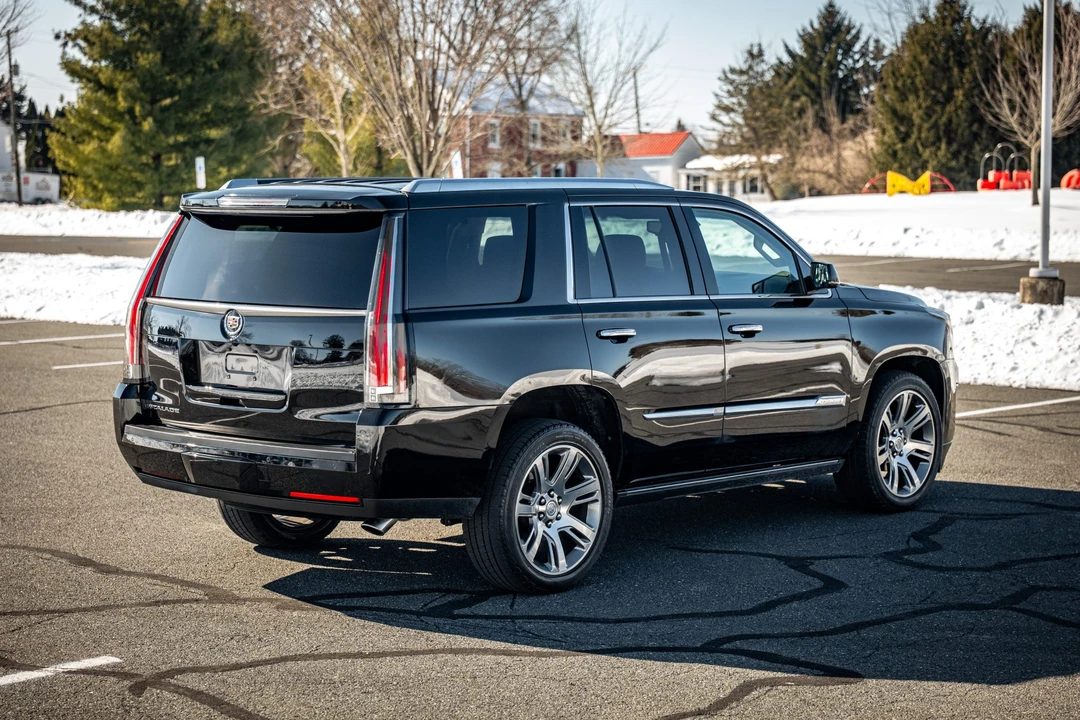 2015 Cadillac Escalade 4th Gen - Image 24 of 31