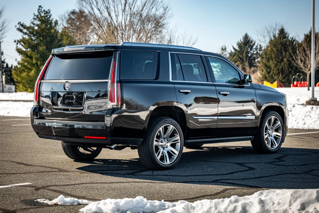 2015 Cadillac Escalade 4th Gen - Image 25 of 31