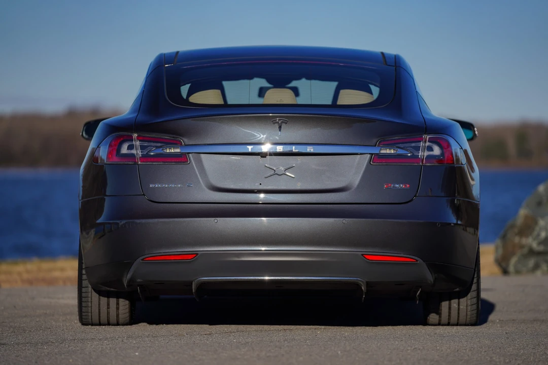 2015 Tesla Model S - Image 7 of 31