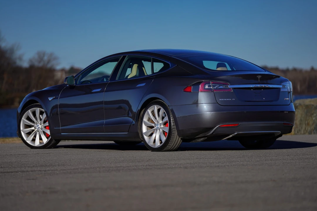 2015 Tesla Model S - Image 6 of 31