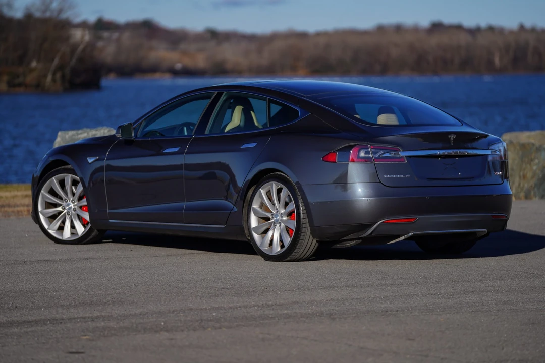 2015 Tesla Model S - Image 5 of 31
