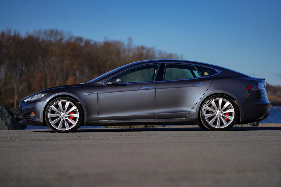 2015 Tesla Model S - Image 4 of 31