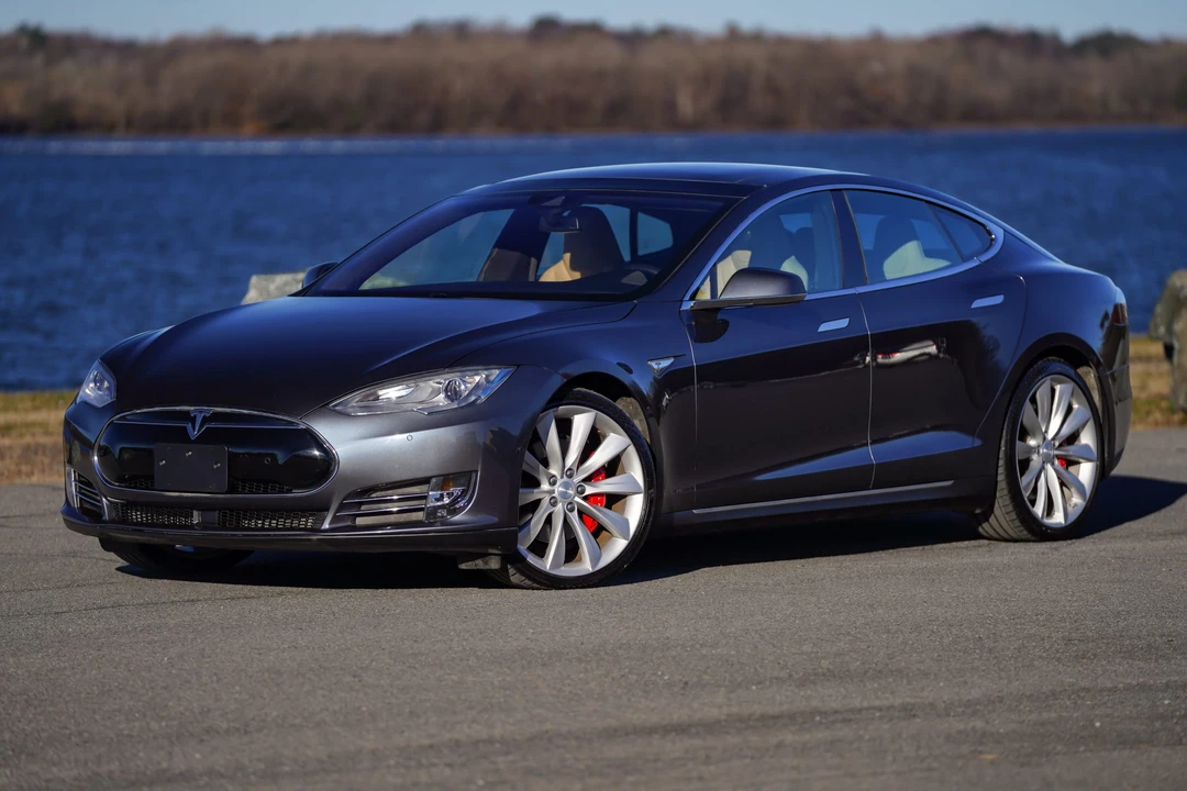 2015 Tesla Model S - Image 2 of 31
