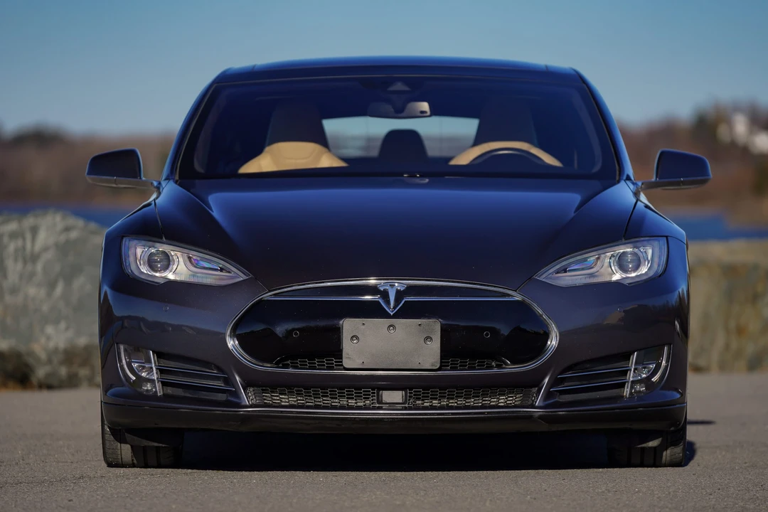 2015 Tesla Model S - Image 12 of 31