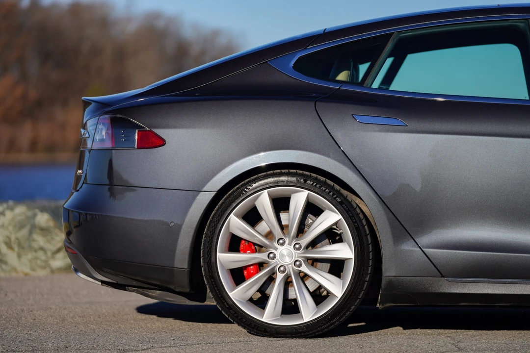 2015 Tesla Model S - Image 15 of 31