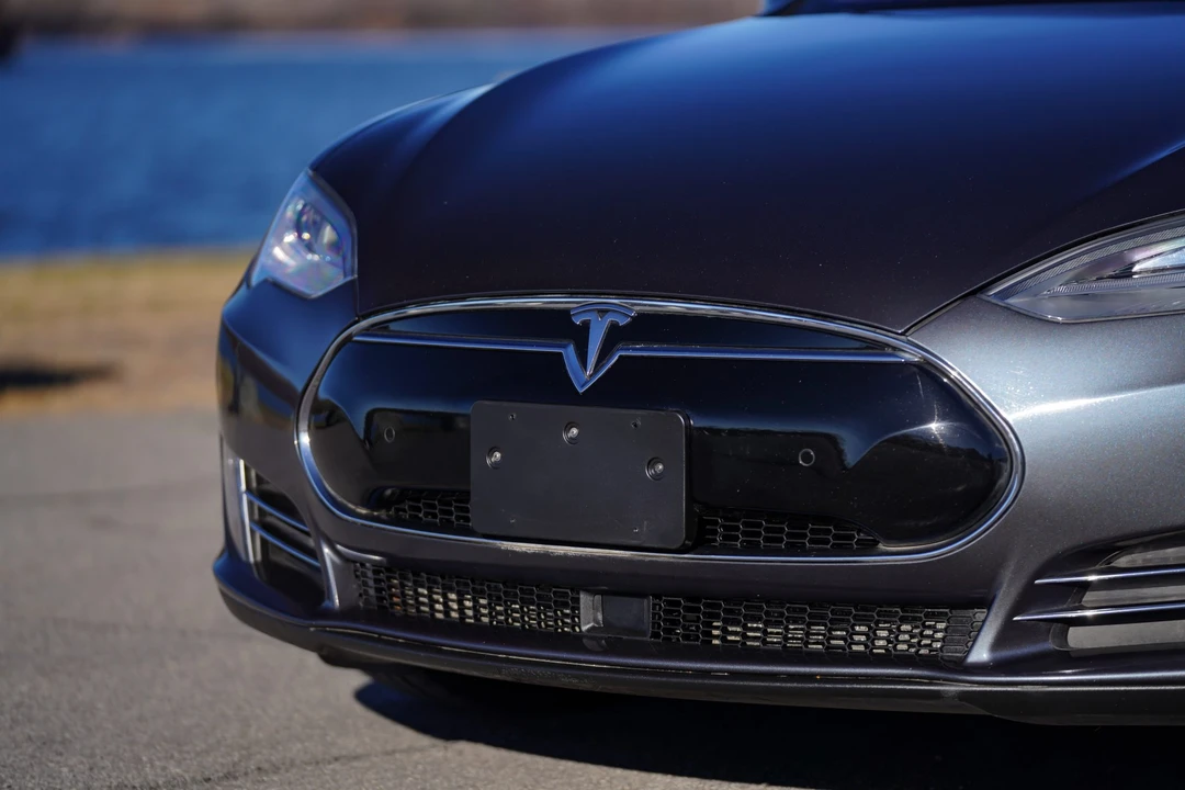2015 Tesla Model S - Image 18 of 31