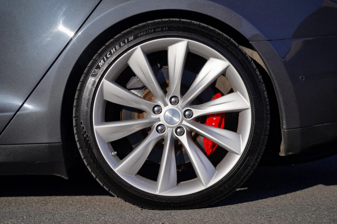 2015 Tesla Model S - Image 30 of 31
