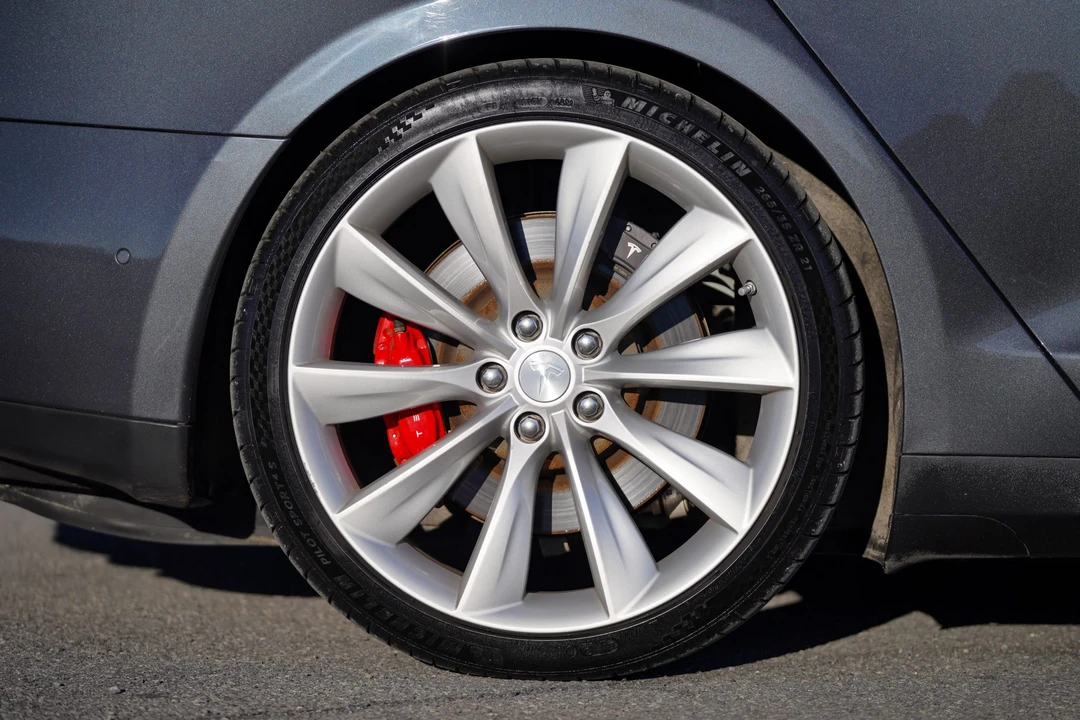 2015 Tesla Model S - Image 31 of 31