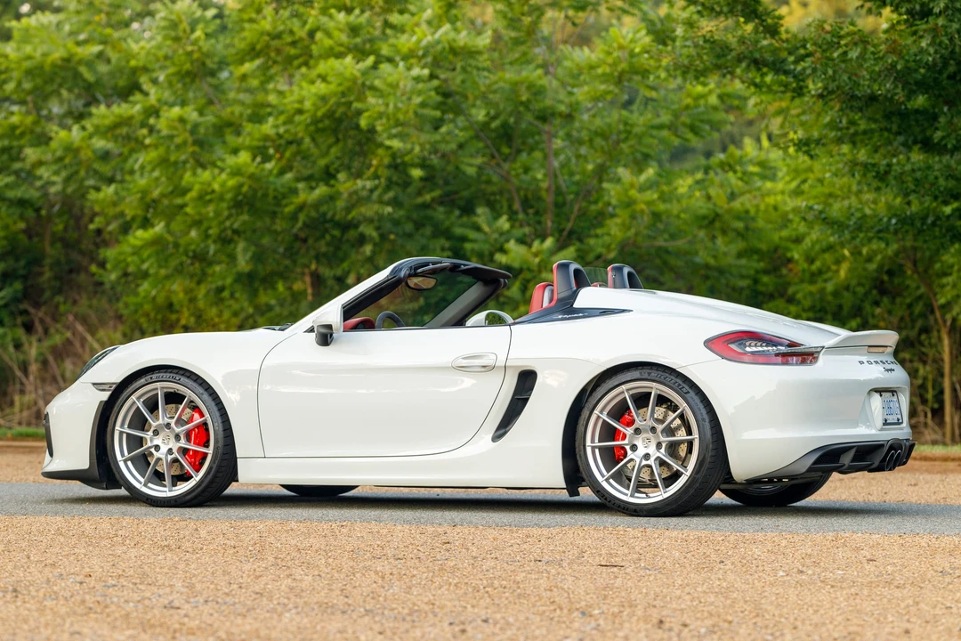 2016 Porsche 981 Boxster Spyder - Image 11 of 31