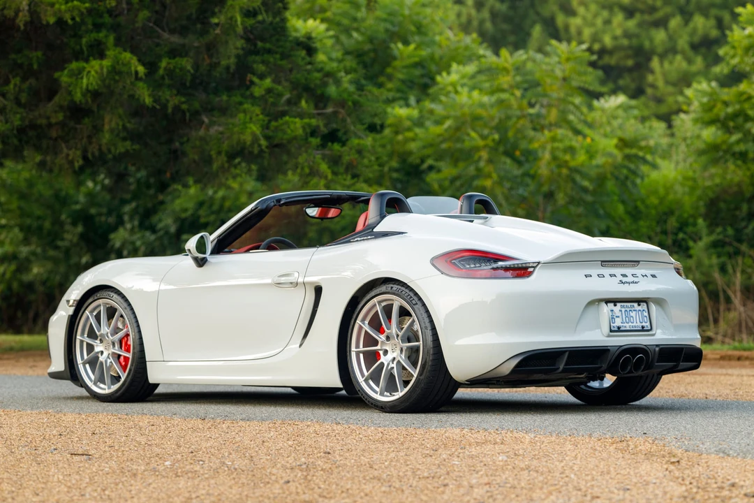 2016 Porsche 981 Boxster Spyder - Image 13 of 31
