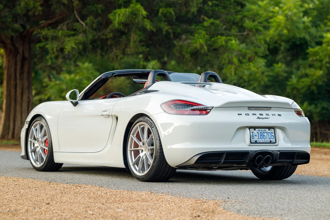 2016 Porsche 981 Boxster Spyder - Image 15 of 31