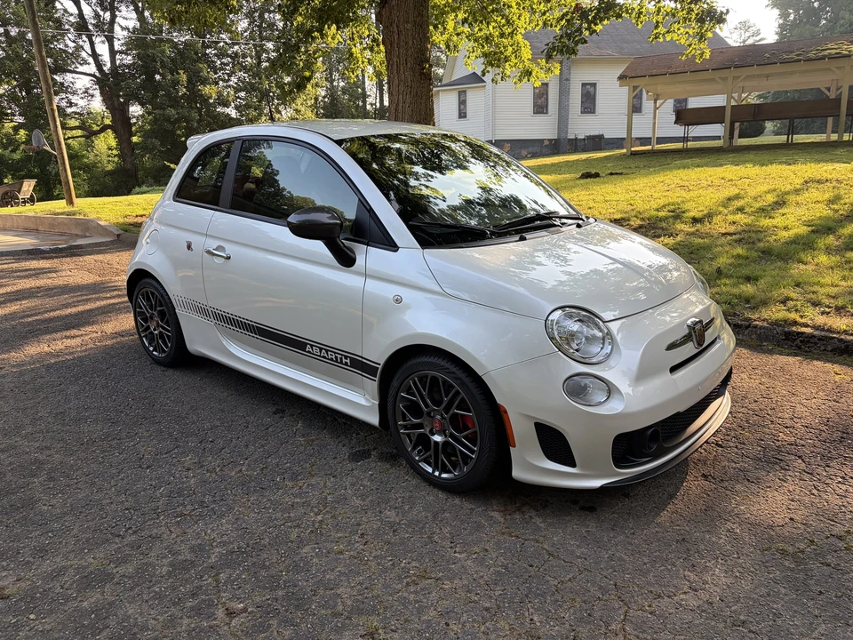 2017 Fiat Abarth 500 - Image 2 of 31
