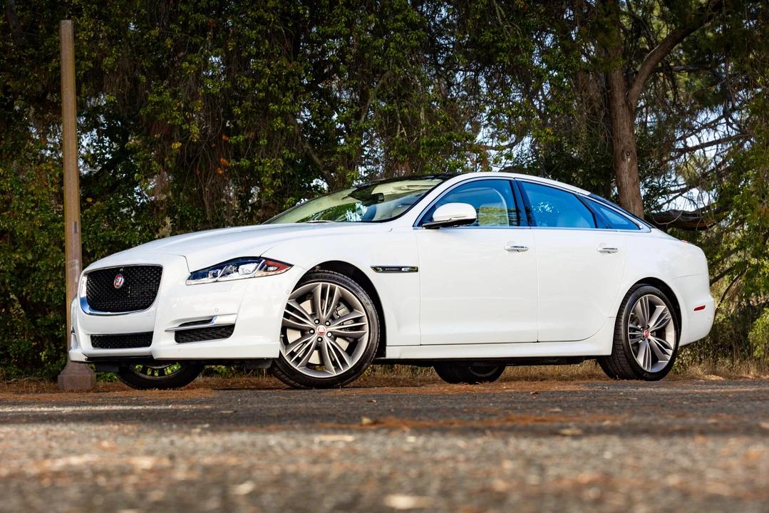 2017 Jaguar X351 XJ - Image 2 of 31