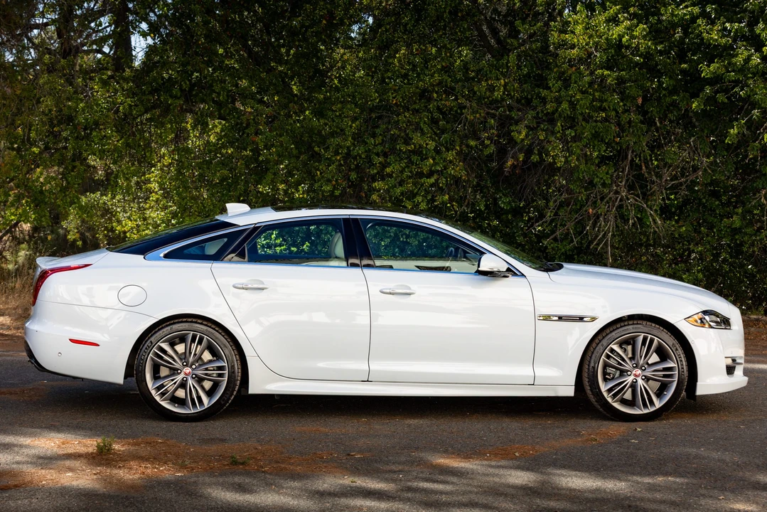 2017 Jaguar X351 XJ - Image 14 of 31