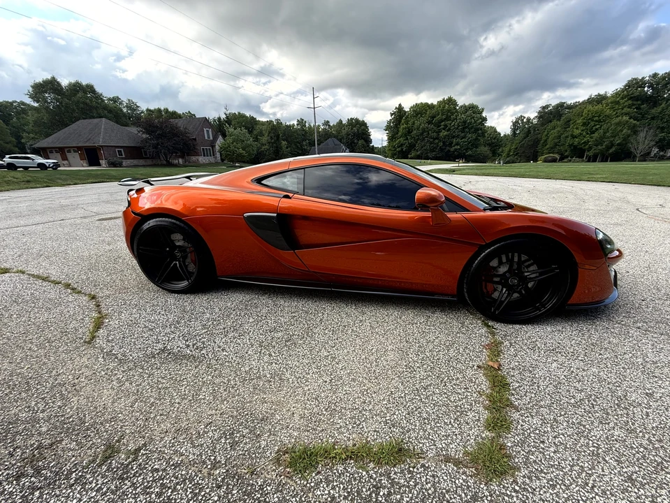2017 McLaren 570GT - Image 14 of 31