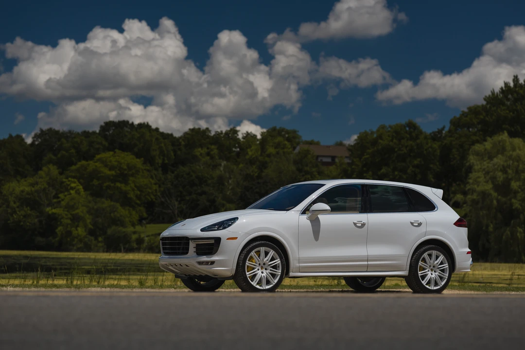 2017 Porsche 958 Cayenne Turbo S - Image 2 of 31
