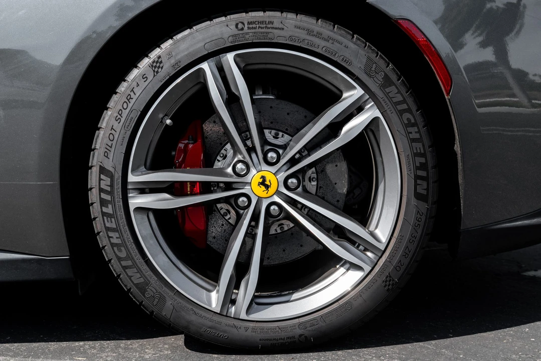 2018 Ferrari GTC4Lusso - Image 18 of 31