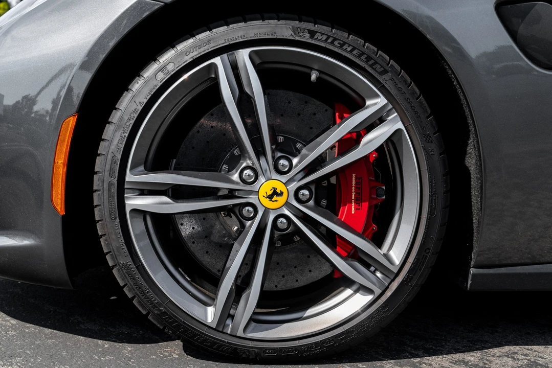2018 Ferrari GTC4Lusso - Image 17 of 31