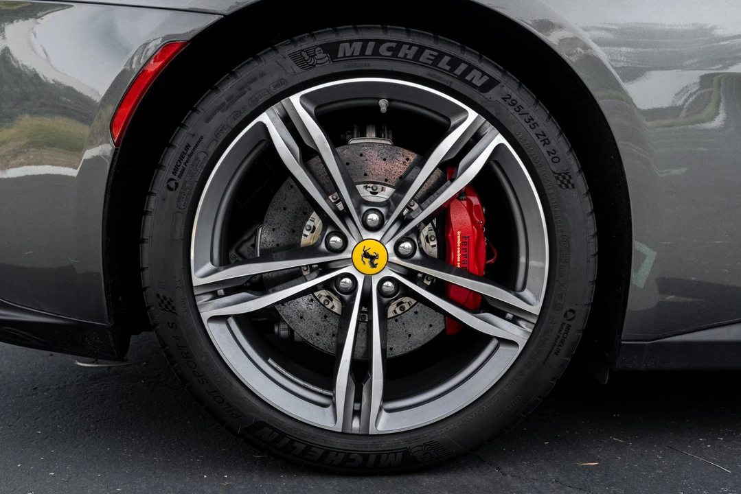 2018 Ferrari GTC4Lusso - Image 19 of 31
