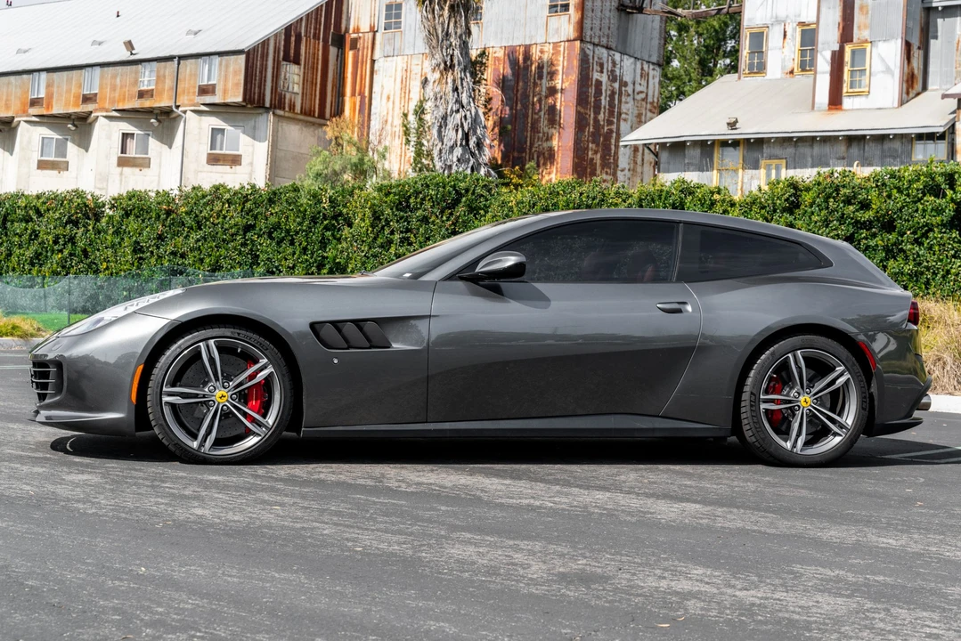 2018 Ferrari GTC4Lusso - Image 2 of 31