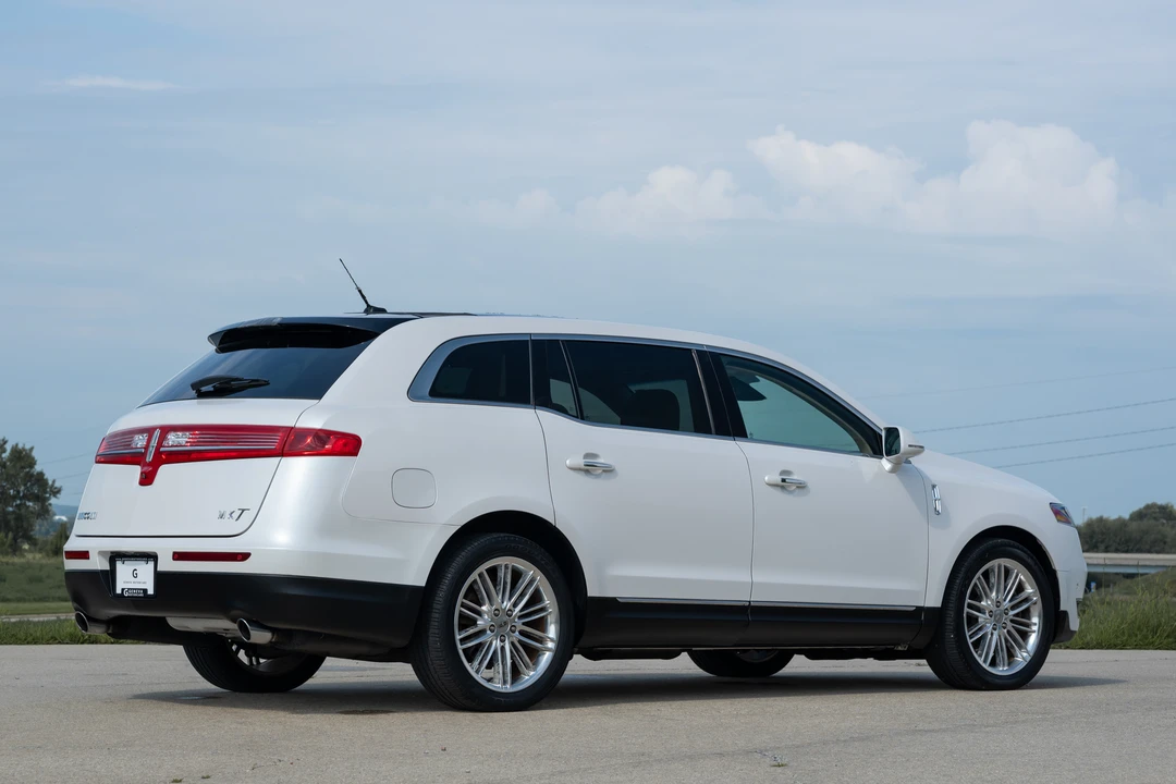 2018 Lincoln MKT - Image 14 of 31