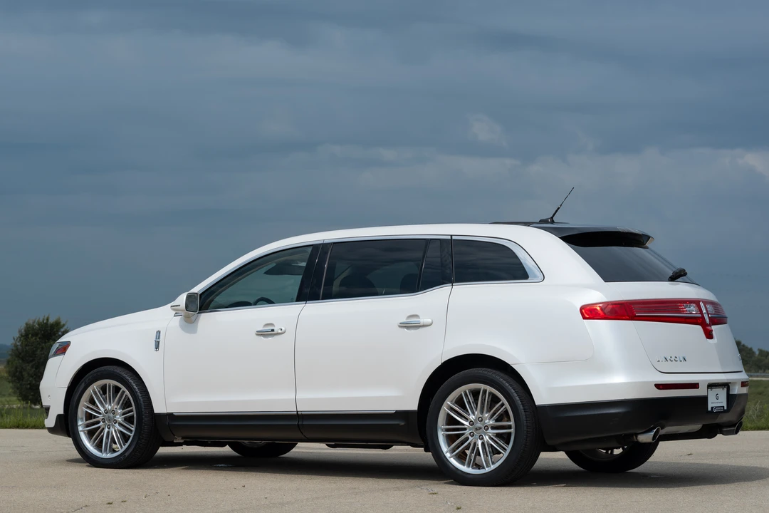 2018 Lincoln MKT - Image 8 of 31