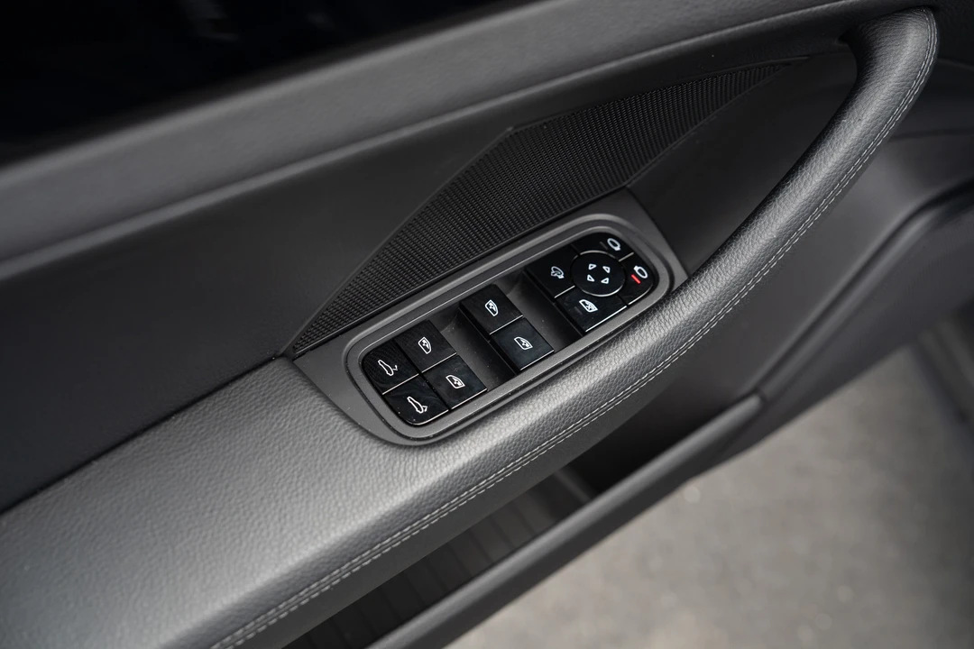 2018 Porsche 971 Panamera - Image 30 of 31