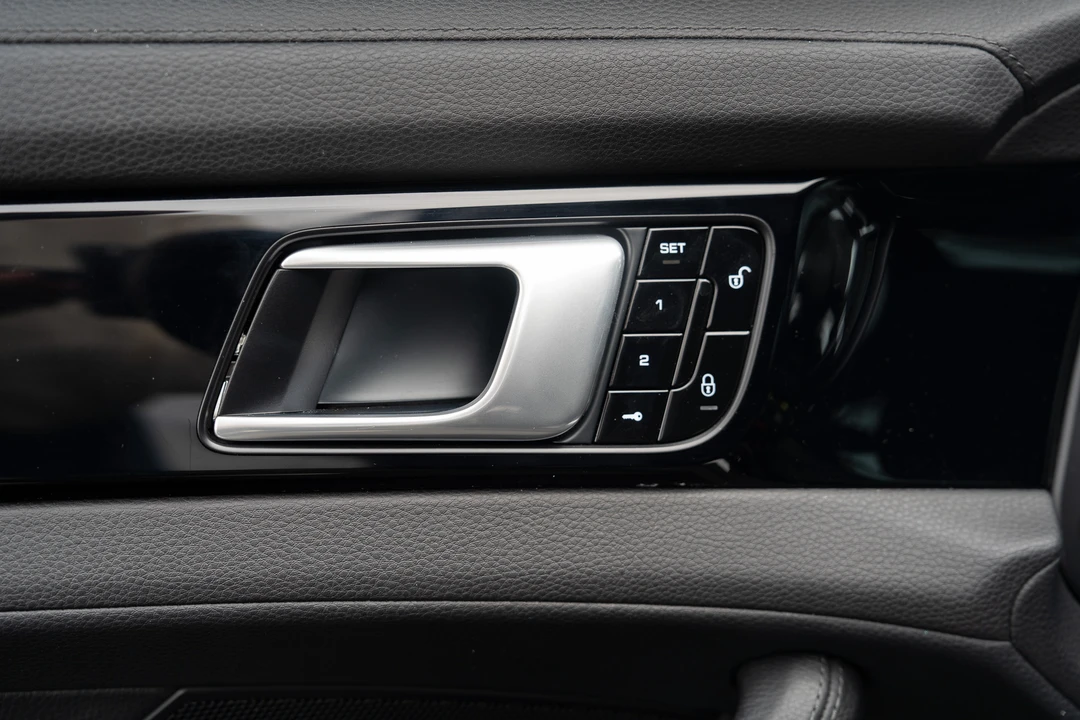 2018 Porsche 971 Panamera - Image 29 of 31