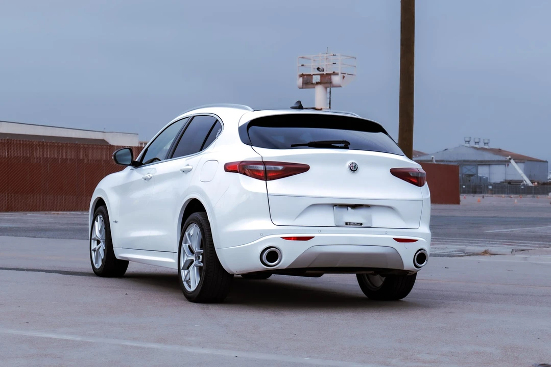2021 Alfa Romeo Stelvio - Image 11 of 31