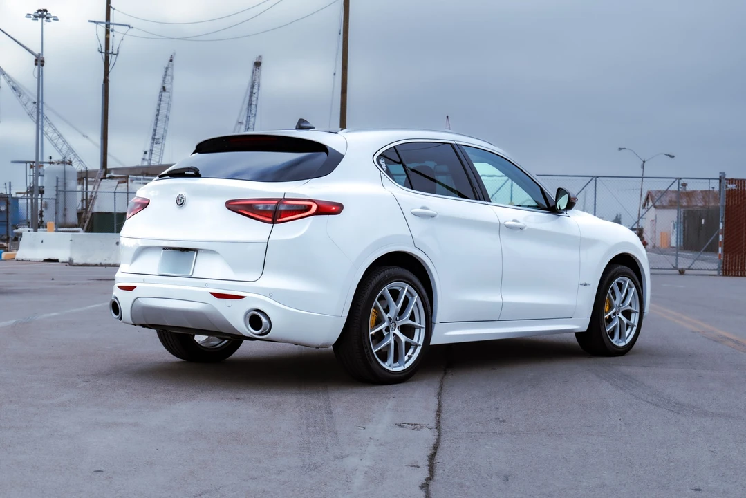 2021 Alfa Romeo Stelvio - Image 14 of 31