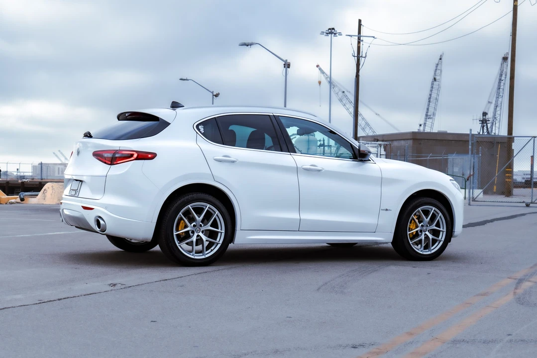 2021 Alfa Romeo Stelvio - Image 15 of 31