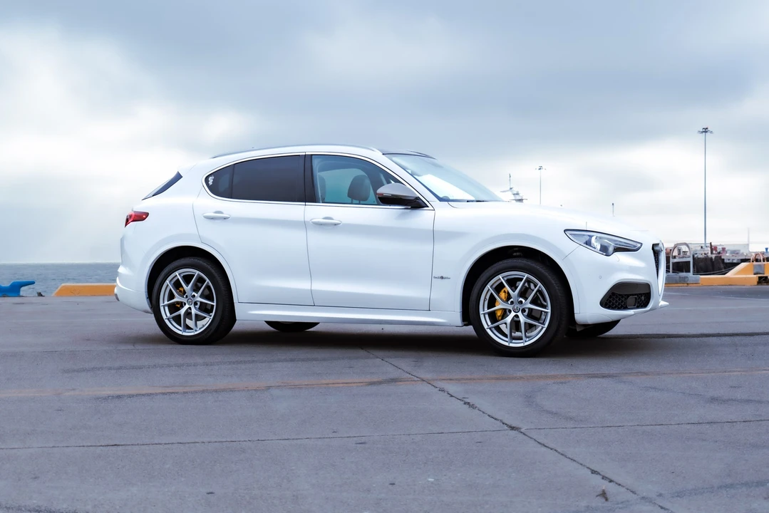 2021 Alfa Romeo Stelvio - Image 17 of 31