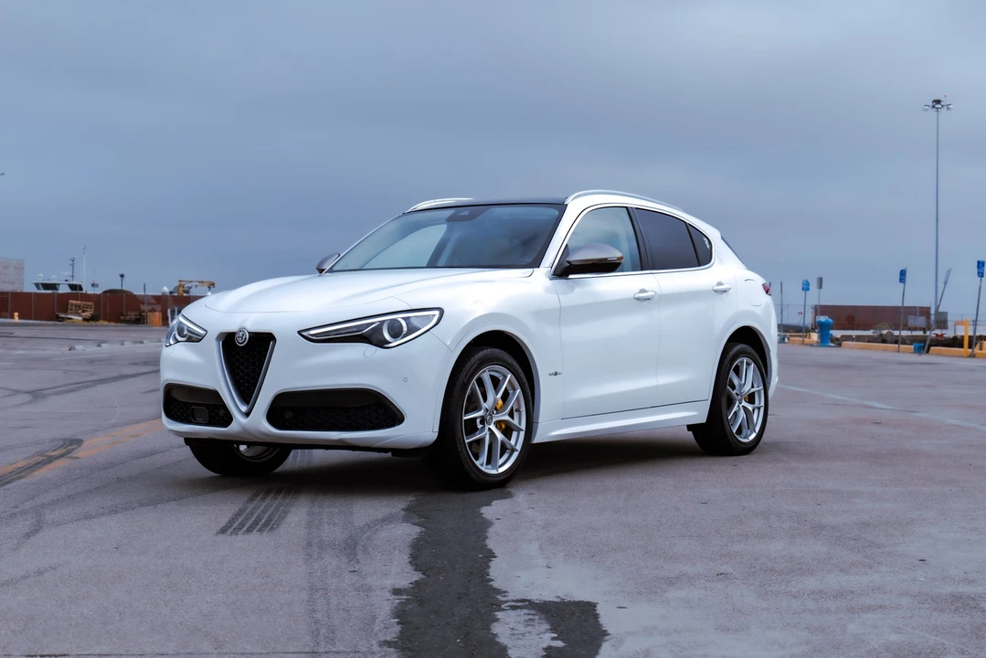 2021 Alfa Romeo Stelvio - Image 2 of 31