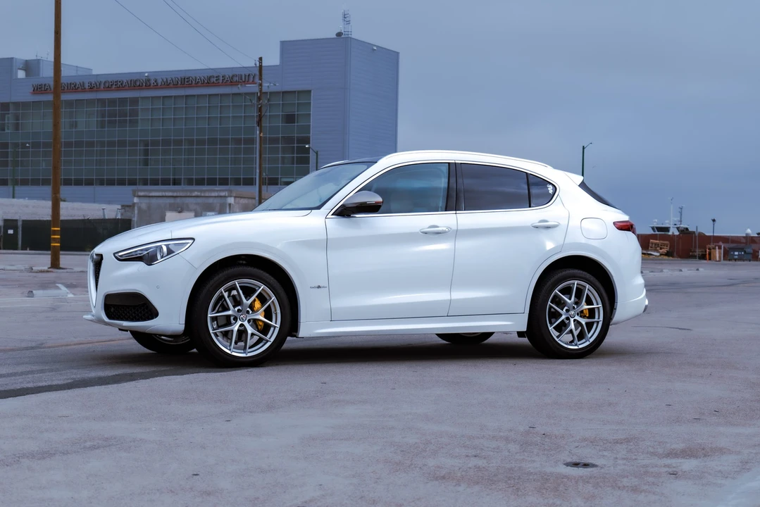 2021 Alfa Romeo Stelvio - Image 5 of 31