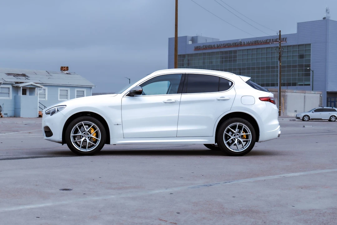 2021 Alfa Romeo Stelvio - Image 7 of 31