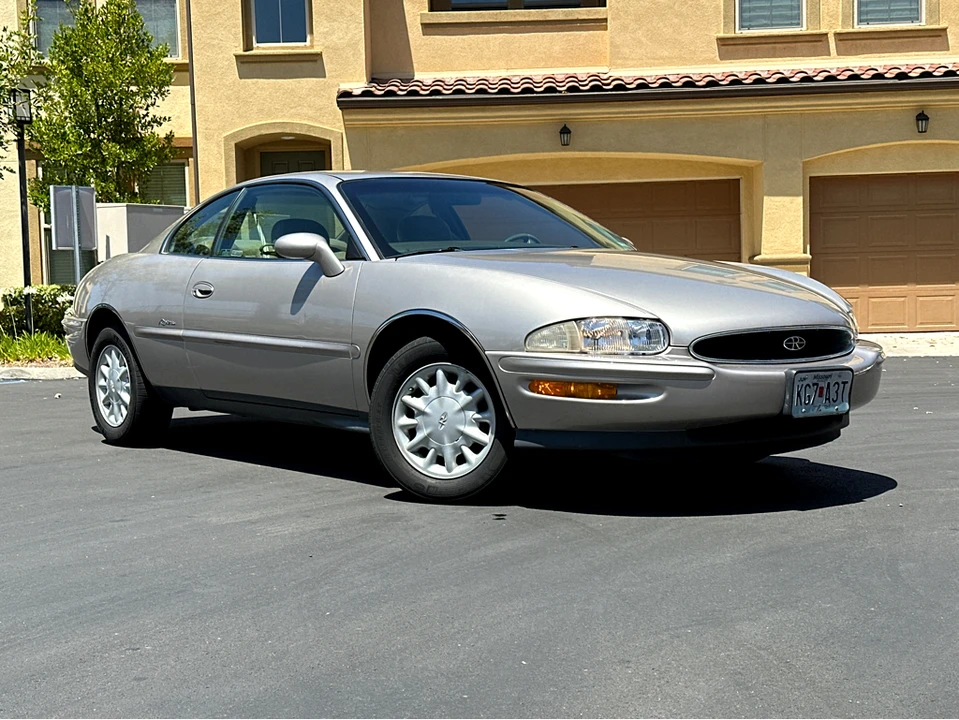 1996 Buick Riviera 8th Gen - Image 6 of 31