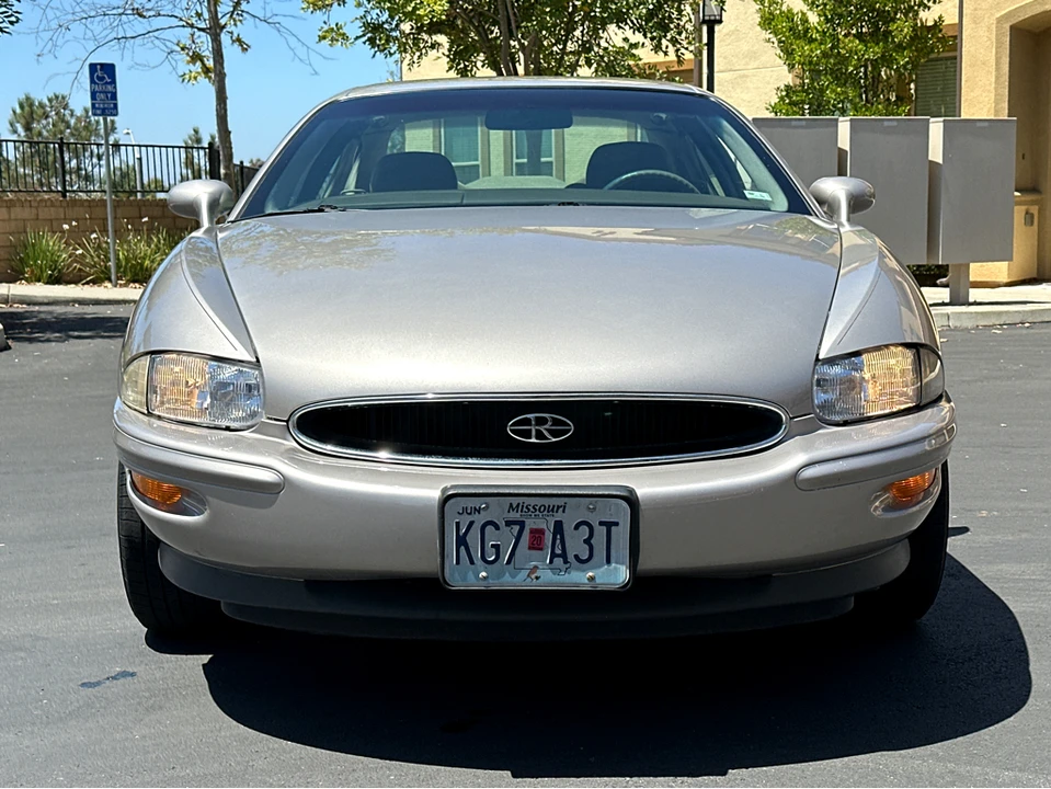 1996 Buick Riviera 8th Gen - Image 3 of 31
