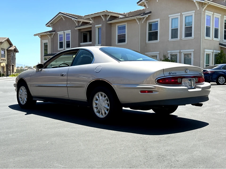 1996 Buick Riviera 8th Gen - Image 9 of 31