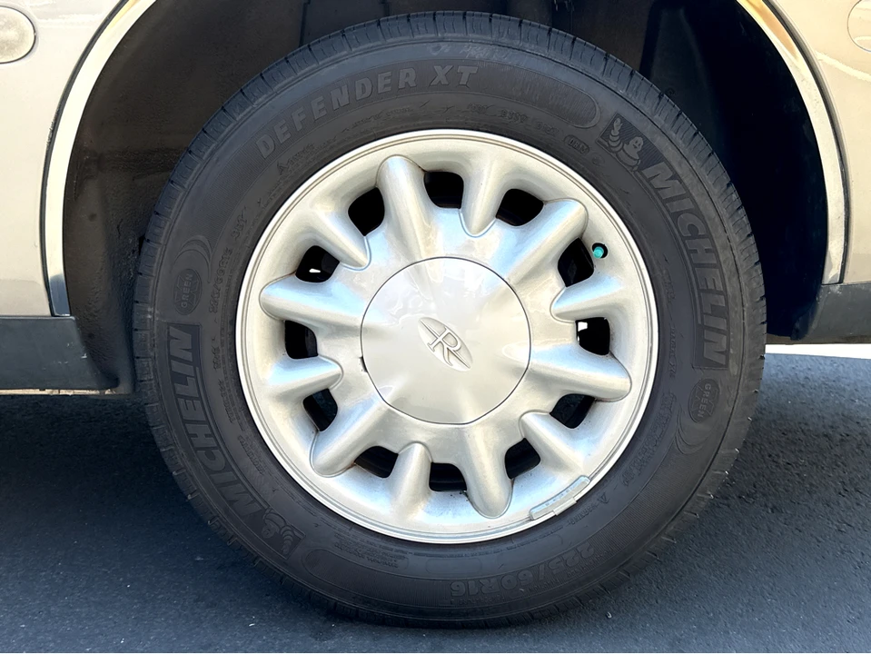 1996 Buick Riviera 8th Gen - Image 14 of 31