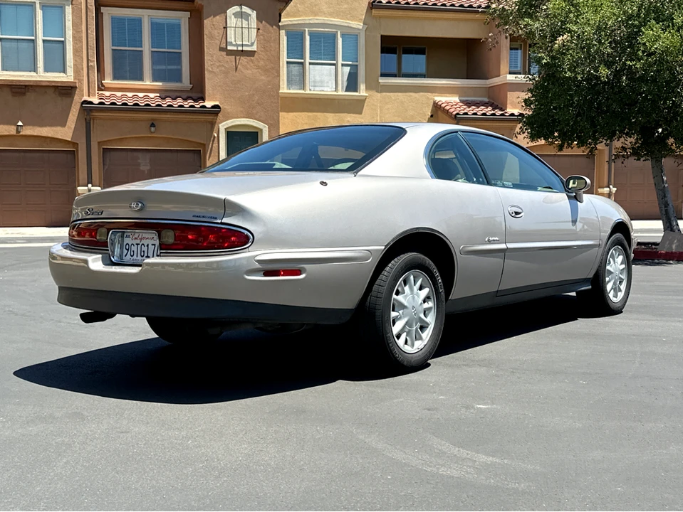 1996 Buick Riviera 8th Gen - Image 7 of 31