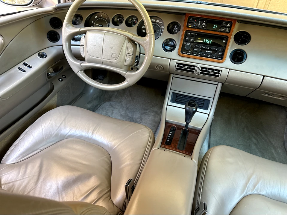 1996 Buick Riviera 8th Gen - Image 23 of 31