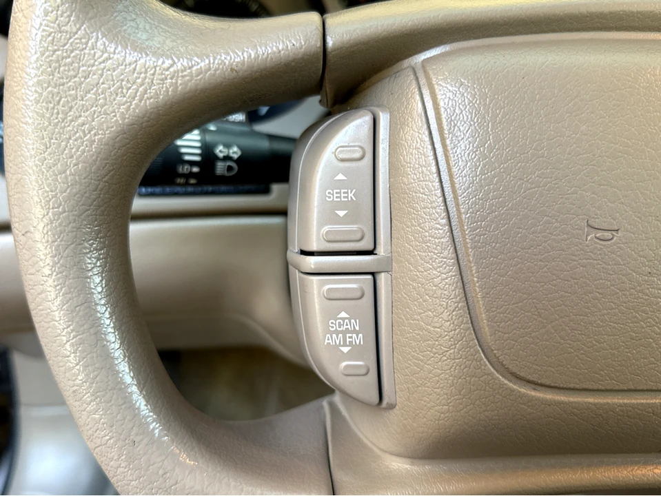 1996 Buick Riviera 8th Gen - Image 28 of 31