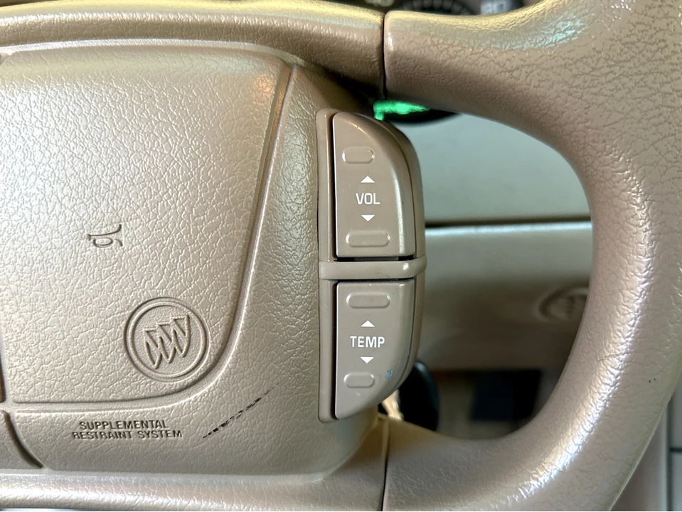 1996 Buick Riviera 8th Gen - Image 29 of 31