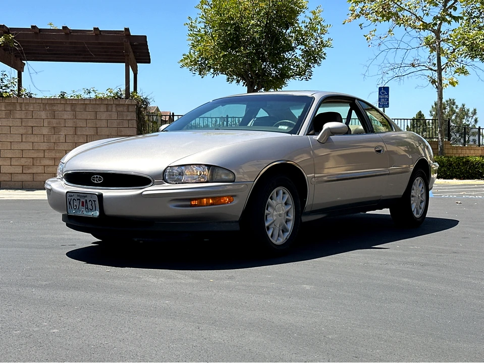 1996 Buick Riviera 8th Gen - Image 2 of 31